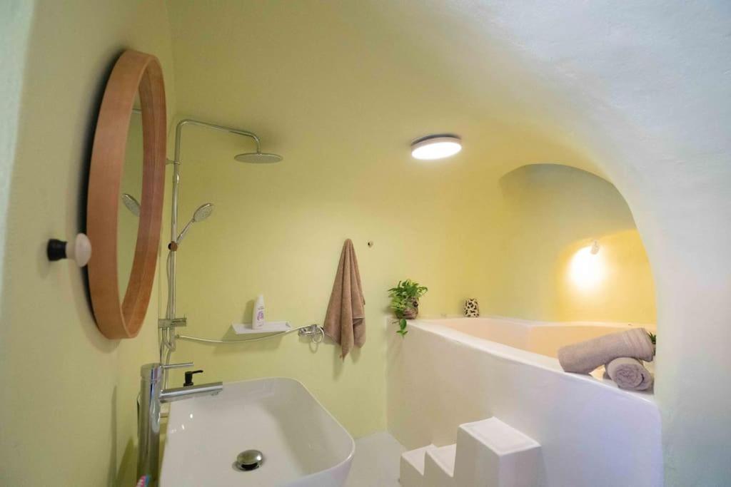 Santorini Oasis- Cave House Fira (Santorini) Exterior foto
